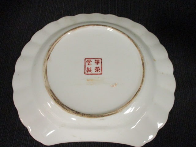 Signed Shell Shape Chinese Porcelain Plate with "Hundred Bugs" Motif - 4