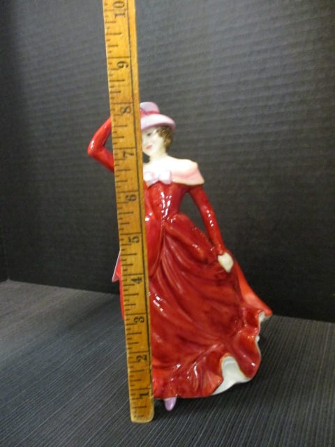 1998 Royal Doulton Hand Decorated Bone China "Mary" Figure - 7
