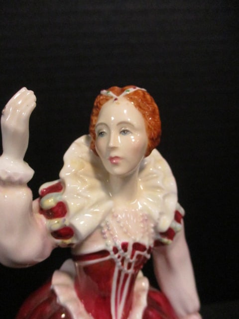 1986 Royal Doulton Hand Decorated Bone China "Queens of the Realm Queen Elizabeth I" Figure - 2
