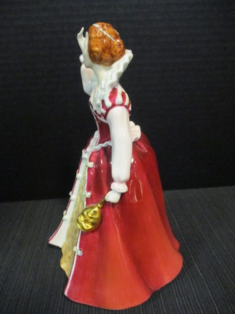 1986 Royal Doulton Hand Decorated Bone China "Queens of the Realm Queen Elizabeth I" Figure - 3