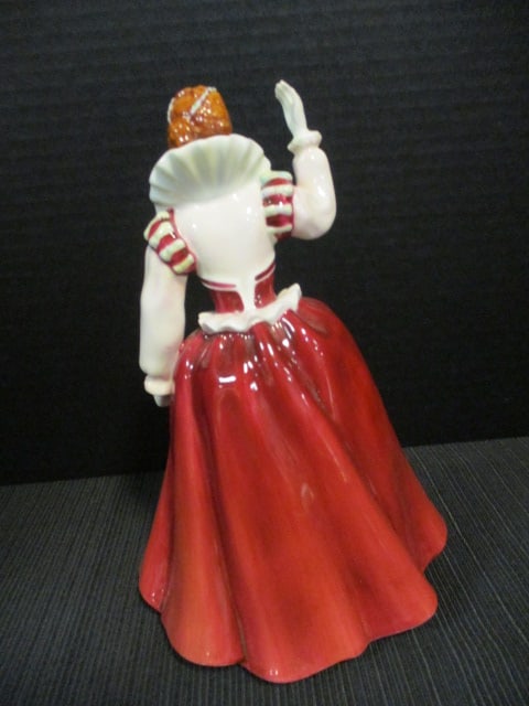1986 Royal Doulton Hand Decorated Bone China "Queens of the Realm Queen Elizabeth I" Figure - 4