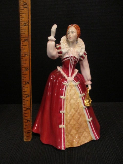 1986 Royal Doulton Hand Decorated Bone China "Queens of the Realm Queen Elizabeth I" Figure - 5