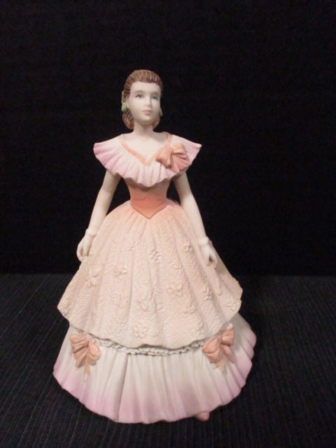 1993 Coalport Hand Decorated Porcelain "Beau Monde Rachel" Figure: 5 1/4"h