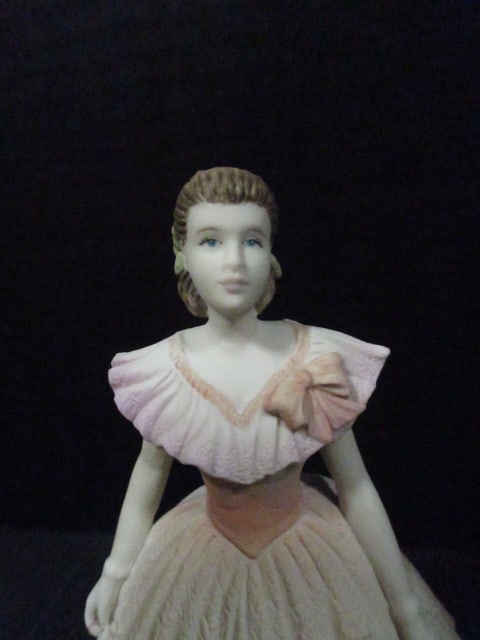 1993 Coalport Hand Decorated Porcelain "Beau Monde Rachel" Figure - 2