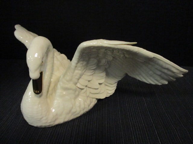 Lenox Ivory China Edition "The Majestic Swan" Porcelain Figure: 4 3/4"h, 12 1/2"w, 8" long