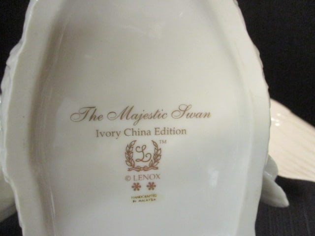 Lenox Ivory China Edition "The Majestic Swan" Porcelain Figure - 3