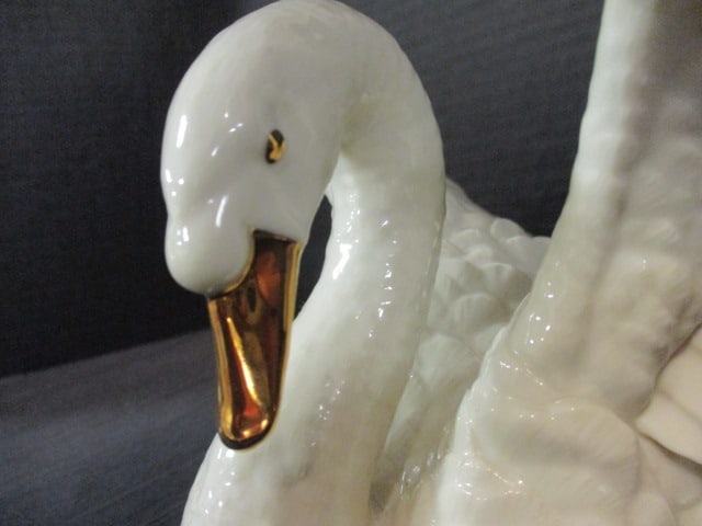 Lenox Ivory China Edition "The Majestic Swan" Porcelain Figure - 4