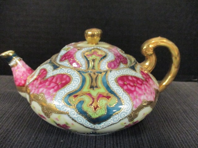 Antique Japanese Moriage Porcelain Tea and Coffee Set with Heavy Gilt Decorations - 14