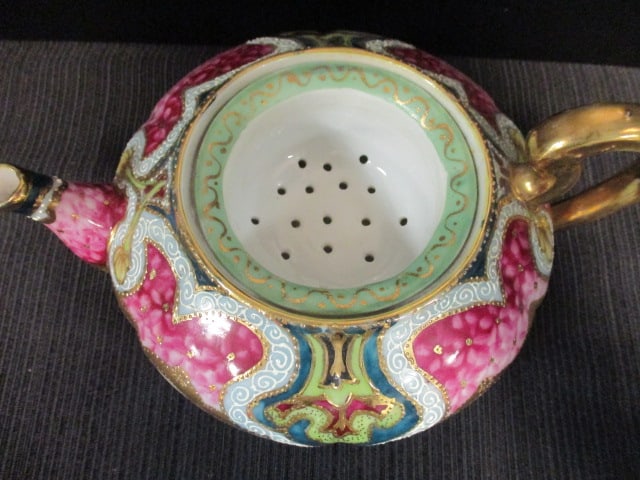 Antique Japanese Moriage Porcelain Tea and Coffee Set with Heavy Gilt Decorations - 16