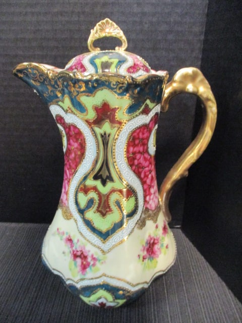 Antique Japanese Moriage Porcelain Tea and Coffee Set with Heavy Gilt Decorations - 9