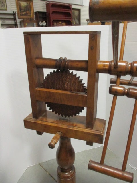 Antique Primitive Wooden Skein Winder/Yarn Reel on Turned Pedestal Base - 3