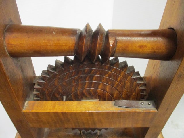 Antique Primitive Wooden Skein Winder/Yarn Reel on Turned Pedestal Base - 4