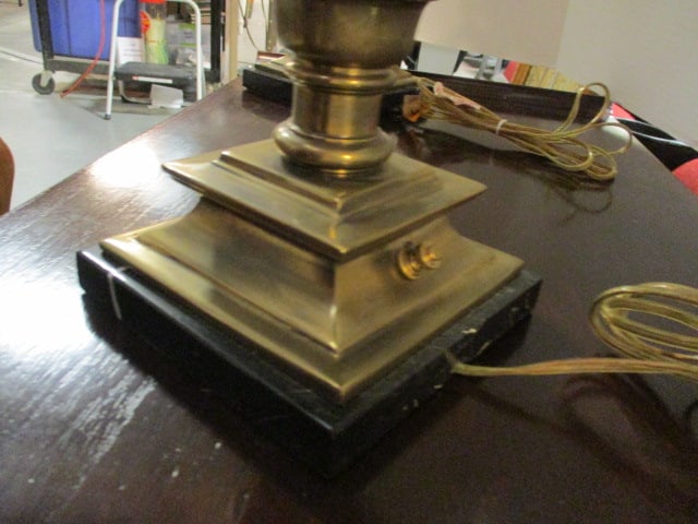 Pair of Neoclassical Regency Style Brass Winged Swan Table Lamps with Black Marble Bases - 5