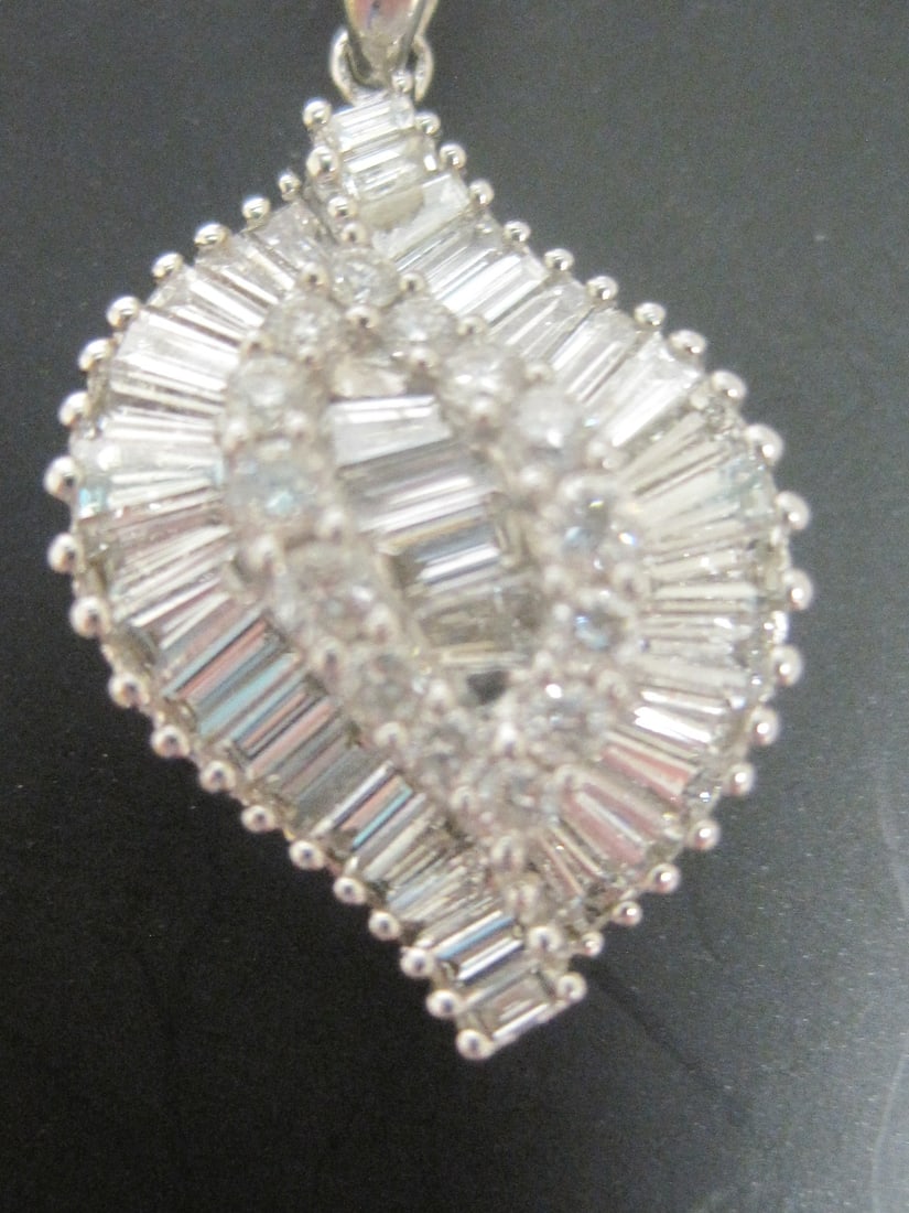 18k White Gold 1.3 Carat Diamond Pendant - 2