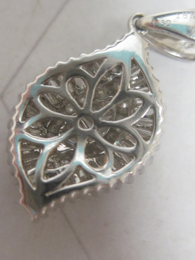 18k White Gold 1.3 Carat Diamond Pendant - 3
