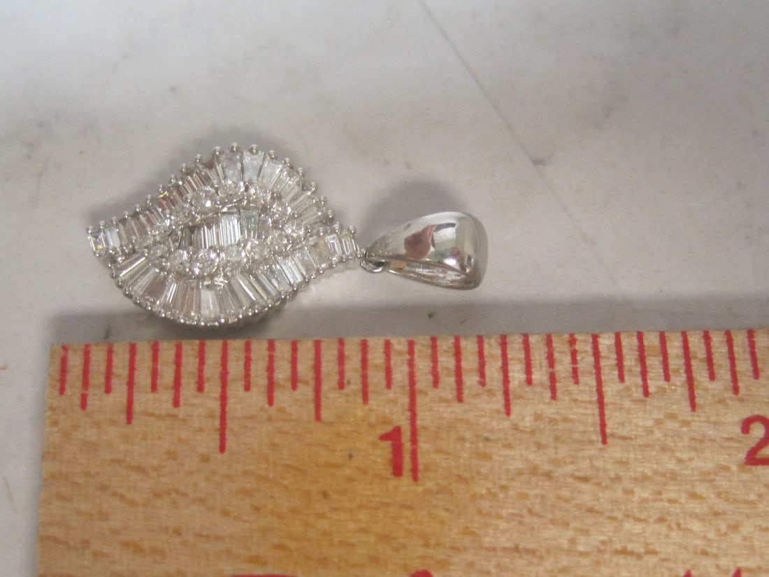 18k White Gold 1.3 Carat Diamond Pendant - 4