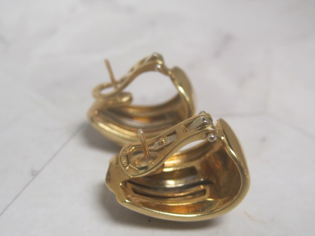 18k Gold Diamond Wide Shrimp Huggie Earrings - 5