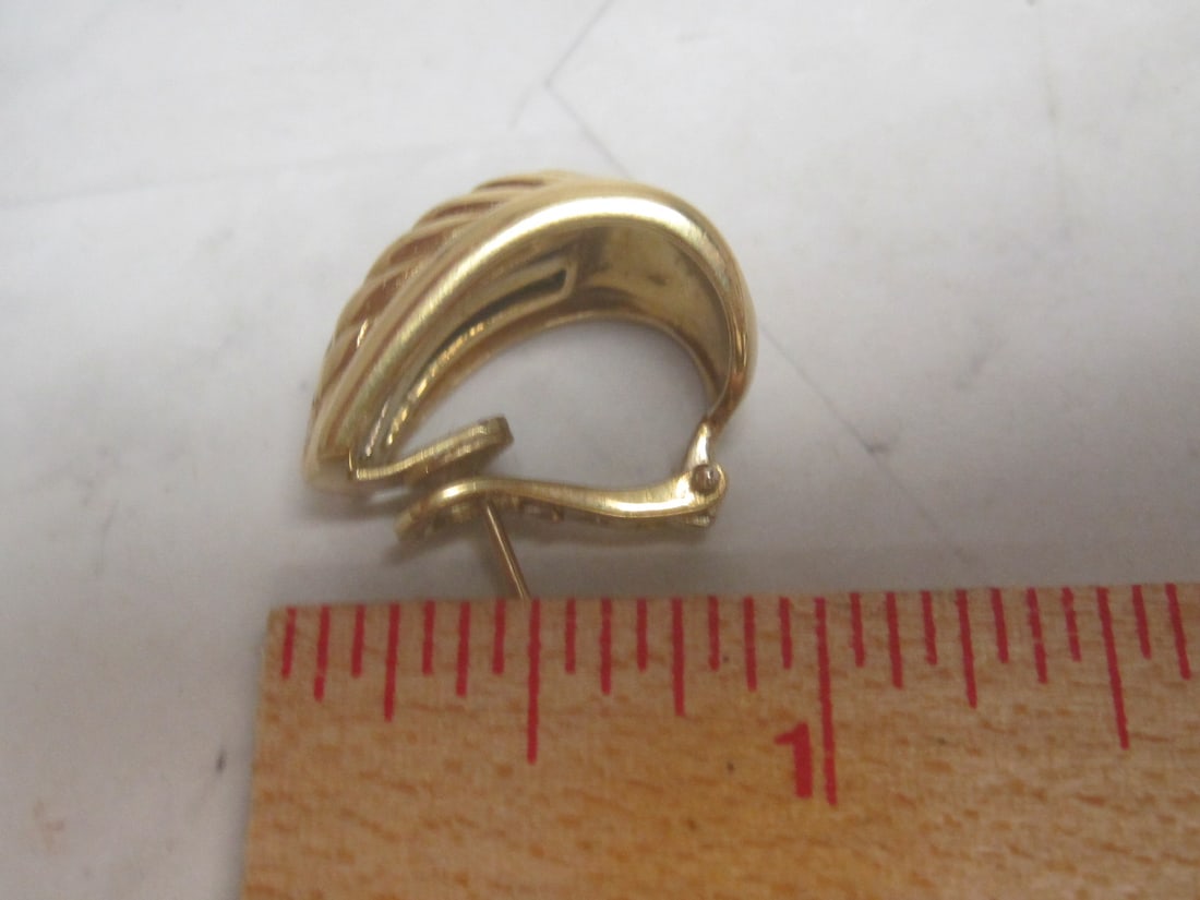 18k Gold Diamond Wide Shrimp Huggie Earrings - 8