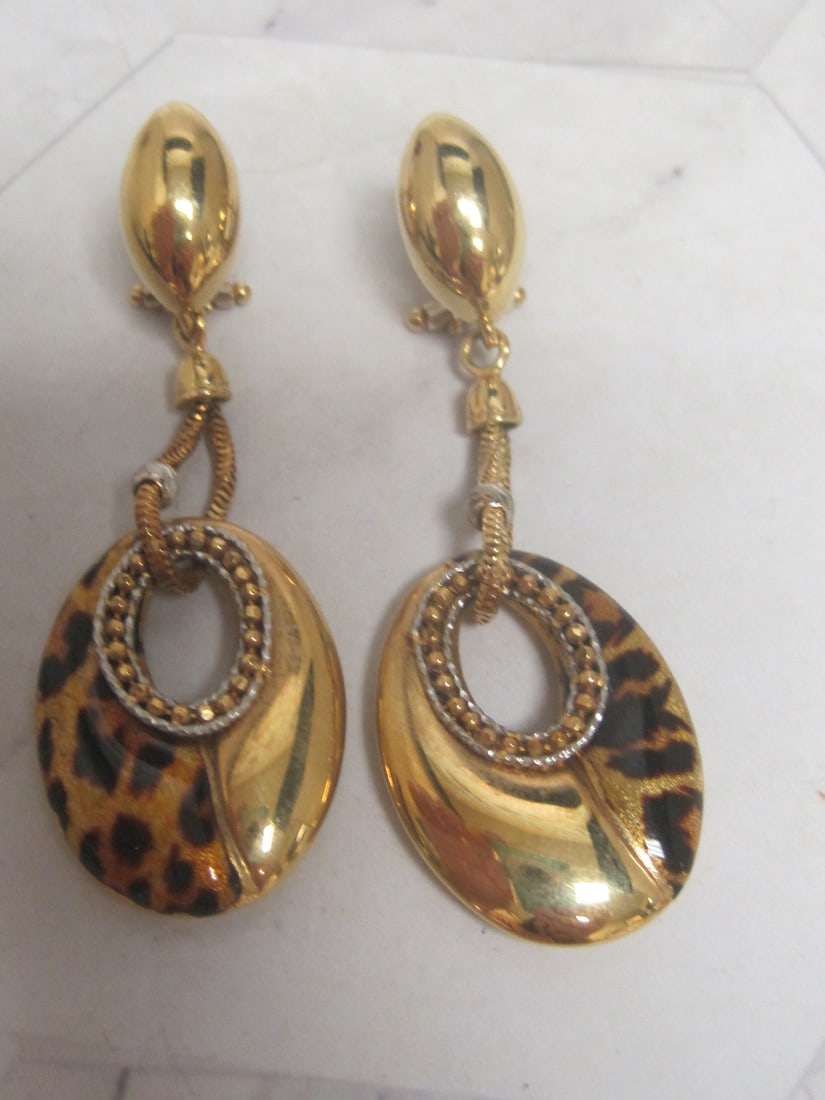 18k Gold Leopard Print Pierced Earrings: Weighs 11.6 grams, Matches Lot 15, 16, & 17