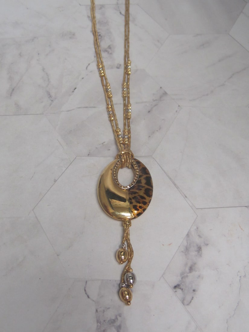 18k Gold Multi-Strand Necklace with Leopard Print Pendant: Weighs 27.4 grams, 18" to pendant, Absolutely gorgeous! Matches Lot 16, 17, & 18