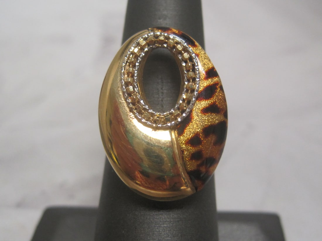 18k Gold Leopard Print Ring: Weighs 6.5 grams, Size 6, Matches Lot 15, 17, & 18