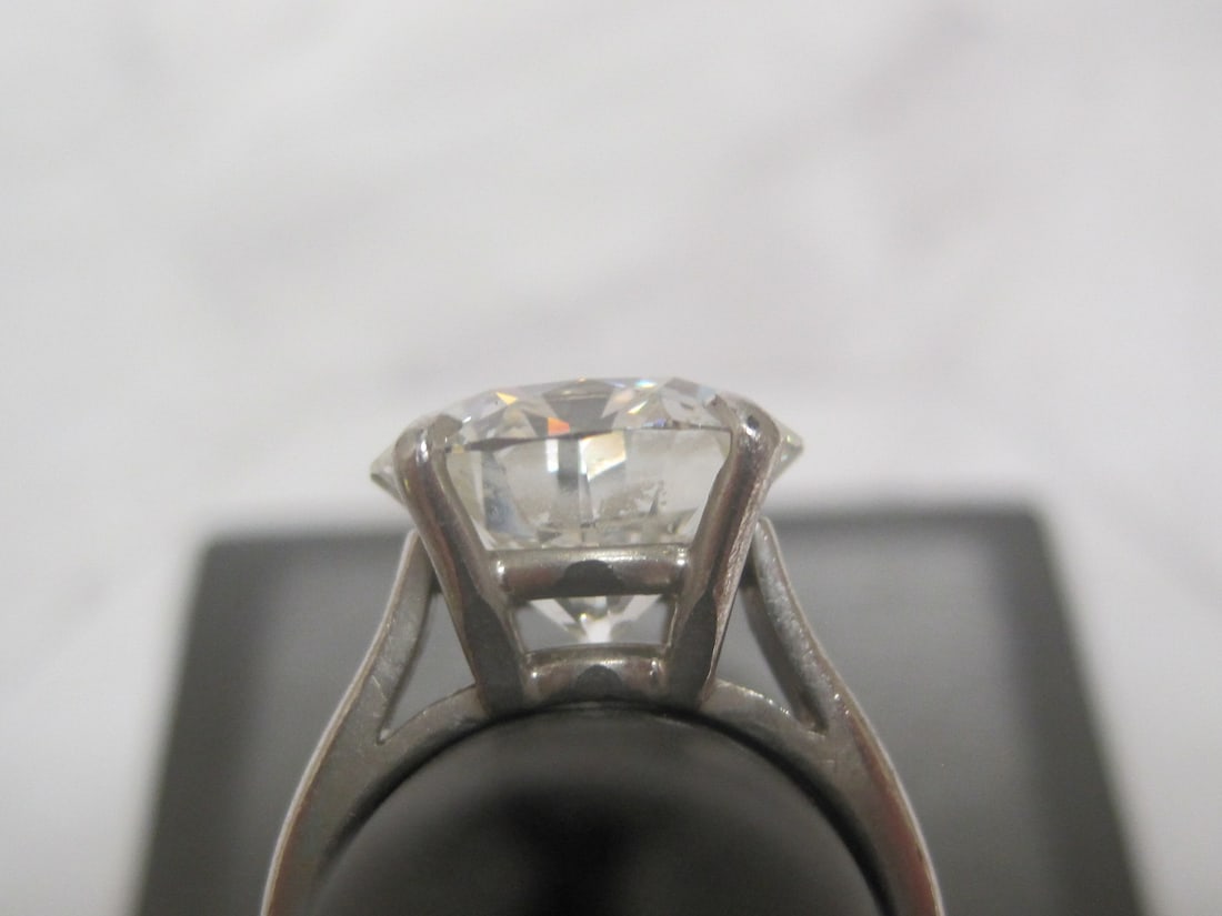 Platinum 5.85 Carat Round Brilliant Cut Diamond Ring appraised at $52,622.00 (25 years ago) - 4