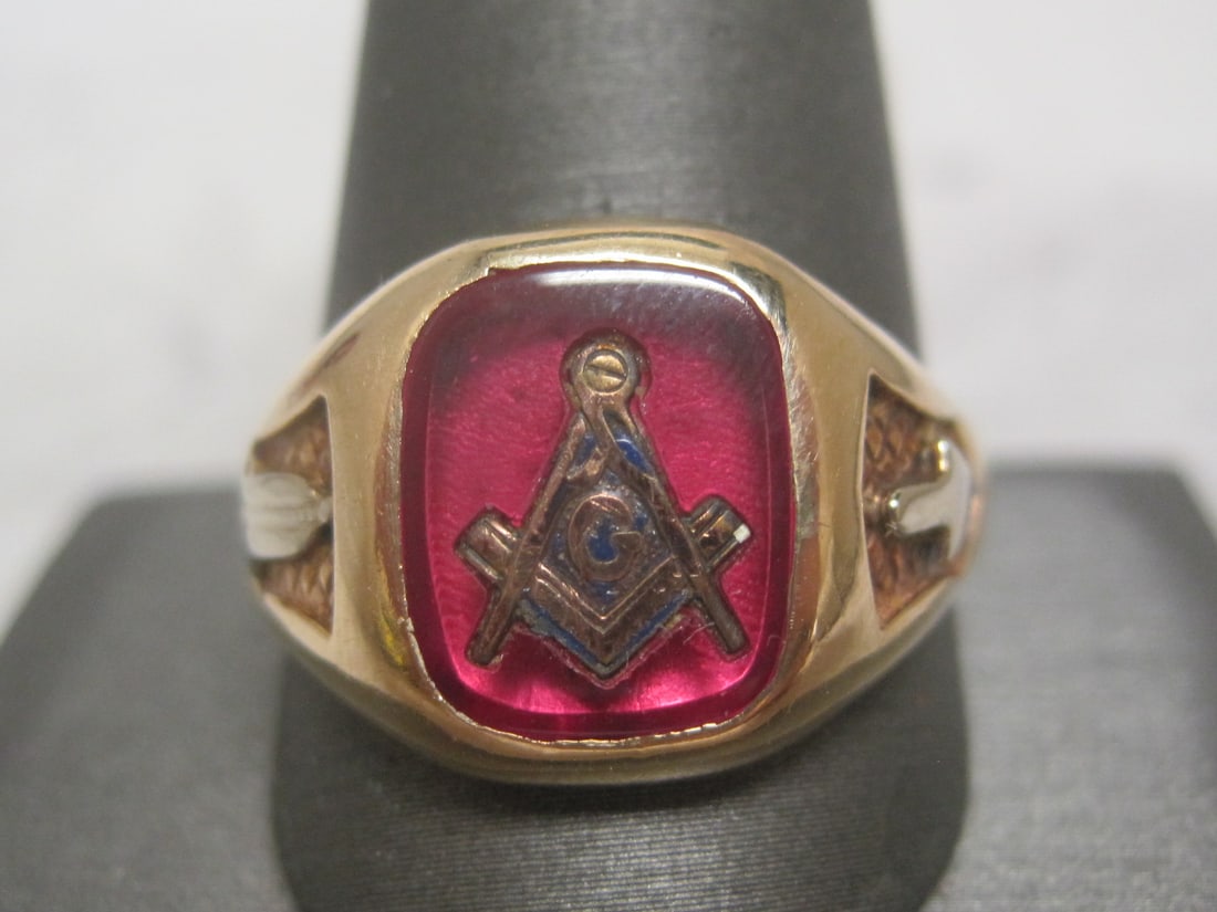 10k Gold Mason Ring: Weighs 7 grams, Size 12 1/2