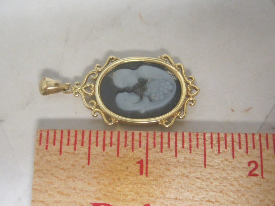 14k Gold Blue Agate Couple Cameo Pendant - 6