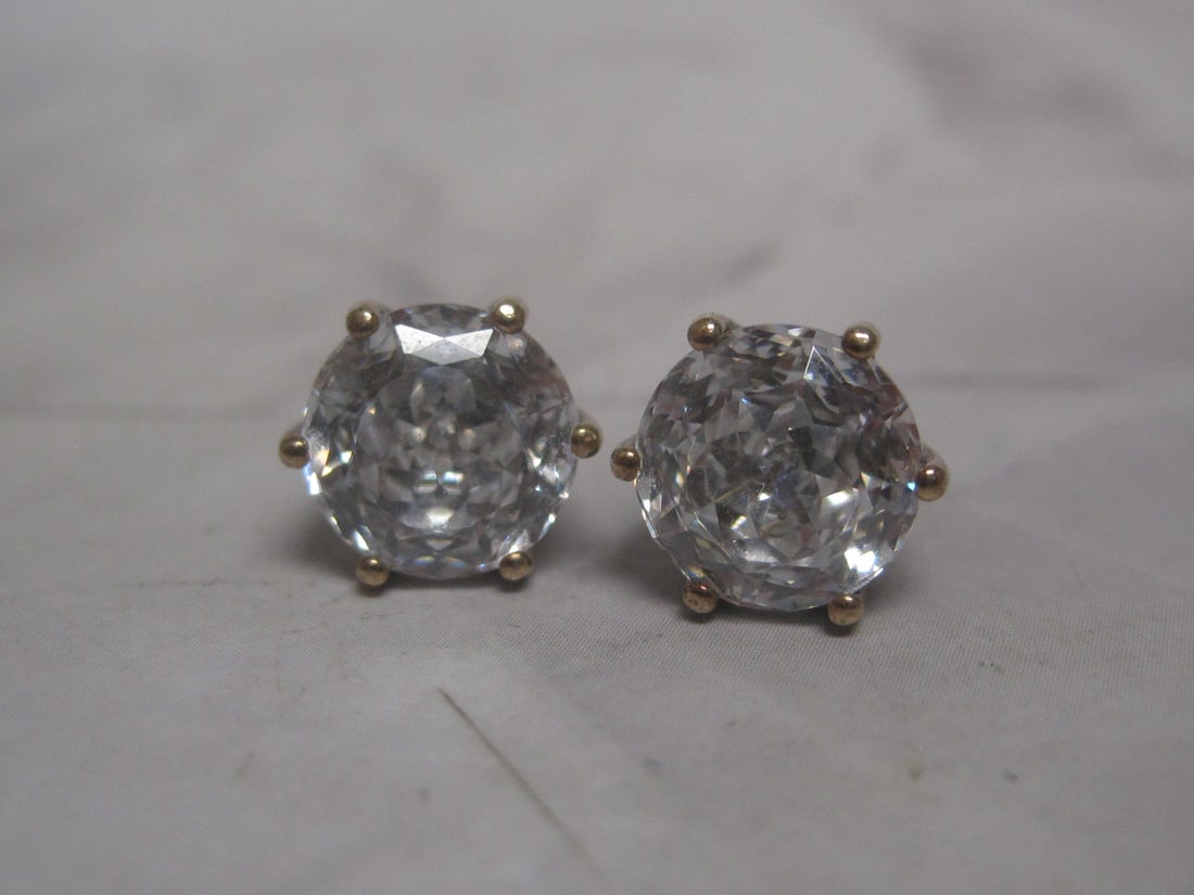Sterling Silver CZ Stud Pierced Earrings: .