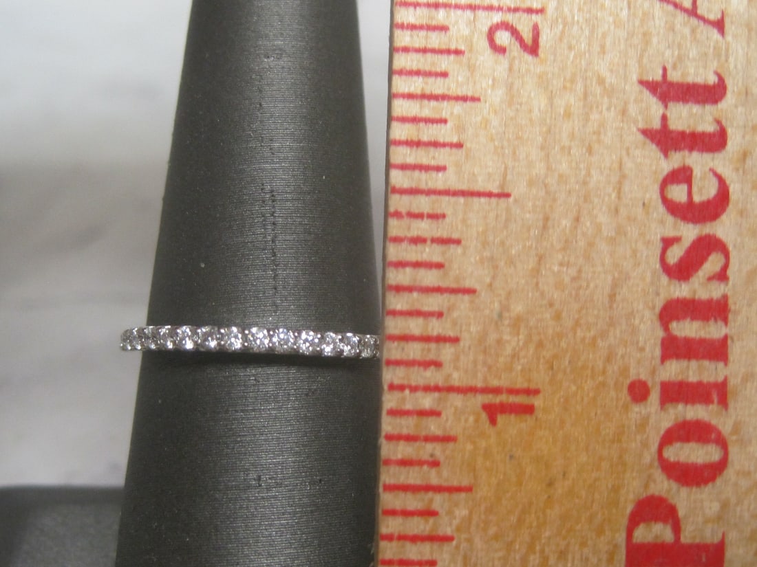 14k White Gold 0.25ct tw. Diamond Wedding Band - 4