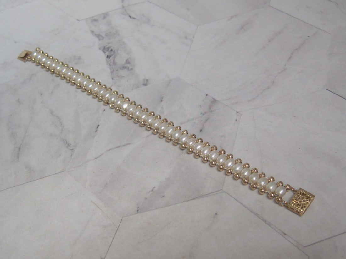 7" 14k Gold Beads & Fresh Water Baroque Pearl Bracelet: .