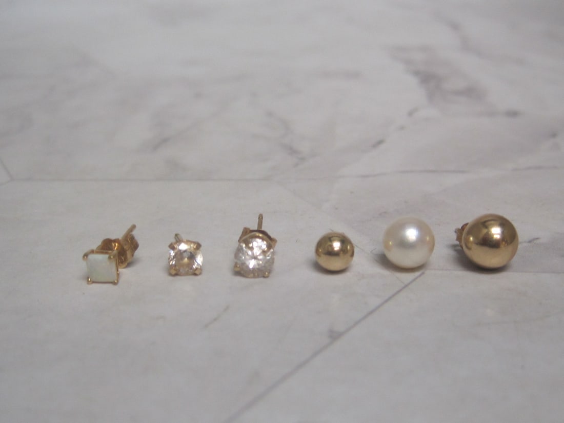 Lot of 6 14k Gold Single Earrings: Weighs 2 grams