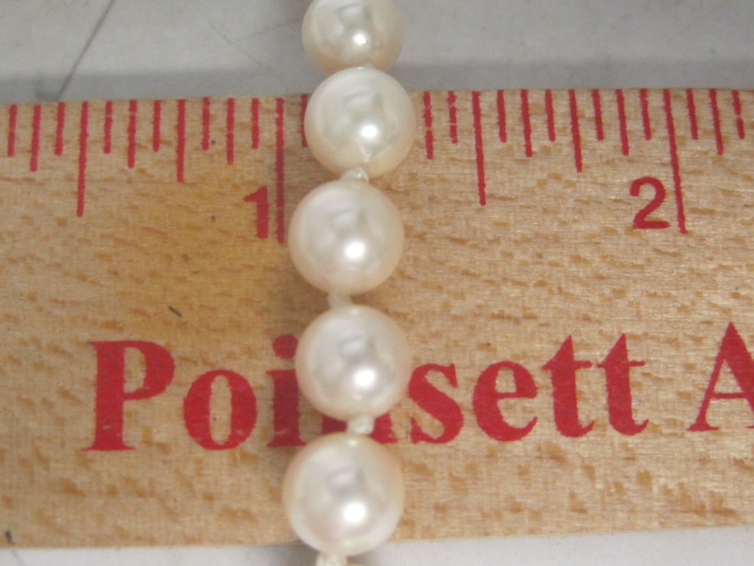 32" Pearl Necklace appraised at $1,250 - 5