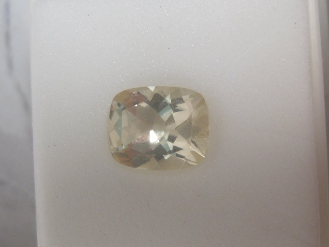 3 Carat Yellow Labradorite Stone: .