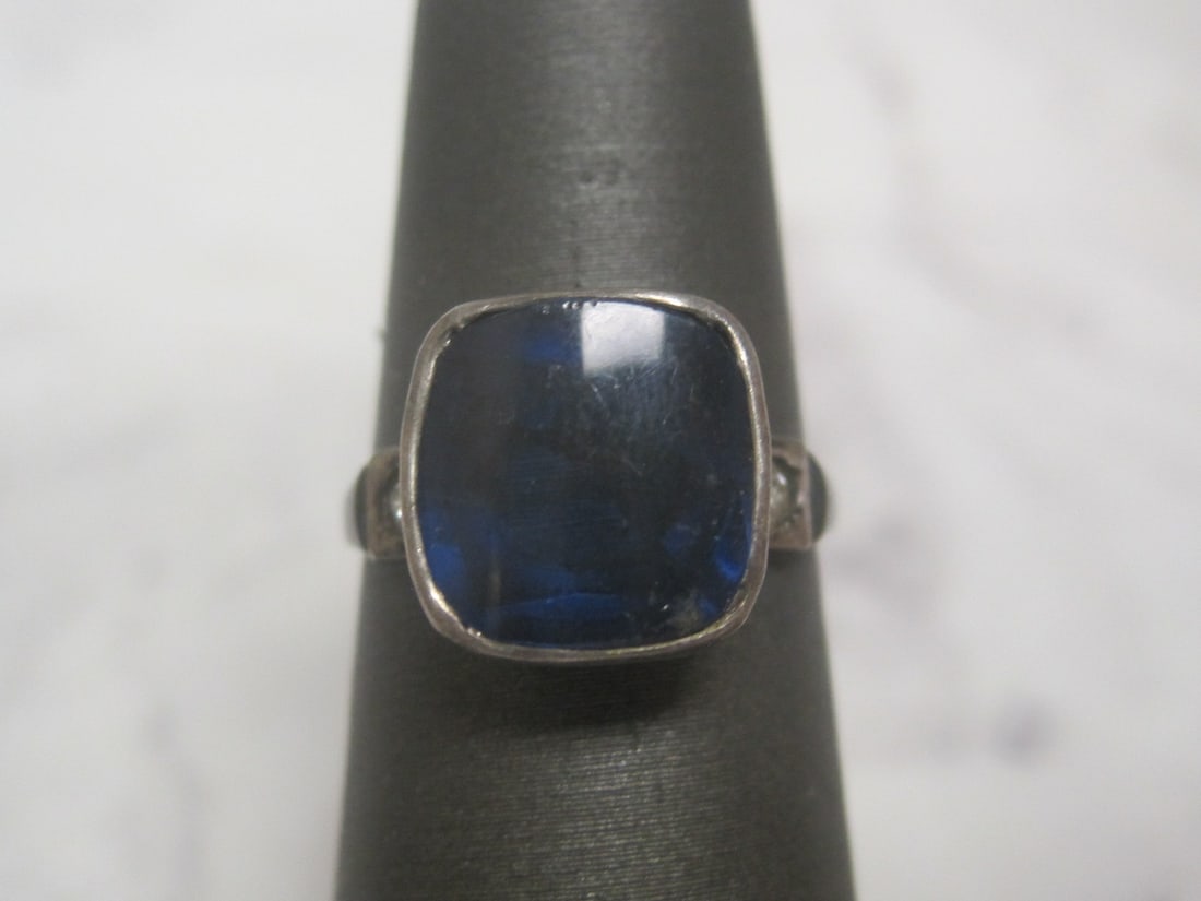 Antique Sterling Silver Ring with Blue Stone: Weighs 2.5 grams, Size 5