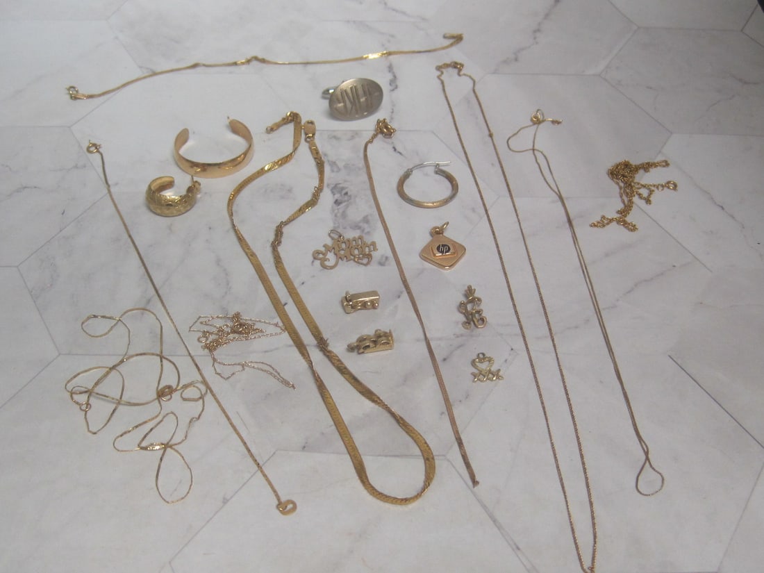Lot of 14k Gold Scrap: Weighs 24.8 grams