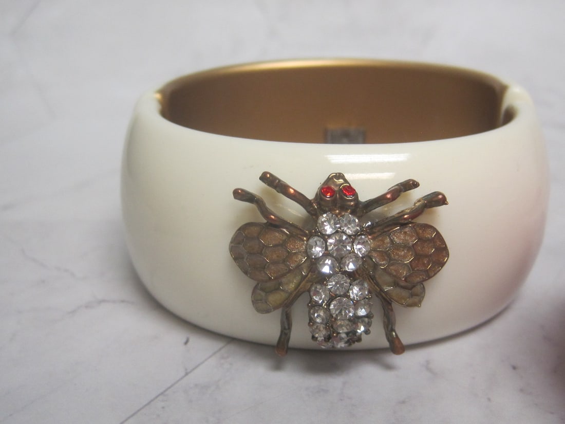 3 Hinged Wide Acrylic Dangle Bracelet with Rhinestone Bees & Starfish - 2