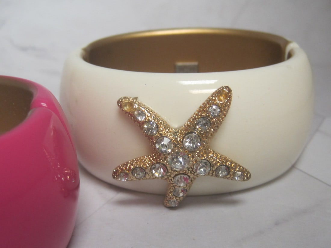 3 Hinged Wide Acrylic Dangle Bracelet with Rhinestone Bees & Starfish - 4