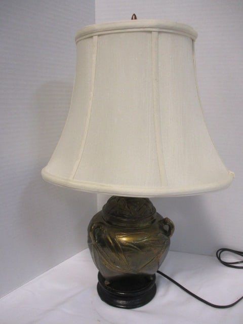 Asian Style Accent Lamp w/Raised Lamp: 18"