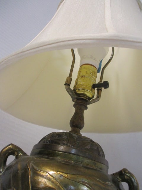 Asian Style Accent Lamp w/Raised Lamp - 3