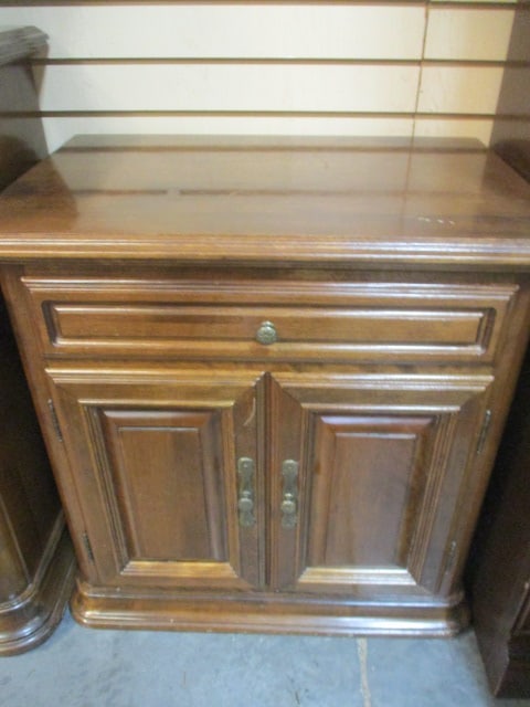 Ethan Allen 1 Drawer/2 Door Nightstand (1 of 6)