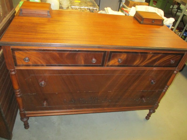 Antique 2 Over 2 Dresser w/2 Trinket Drawers on Top: 48 x 22 x 34