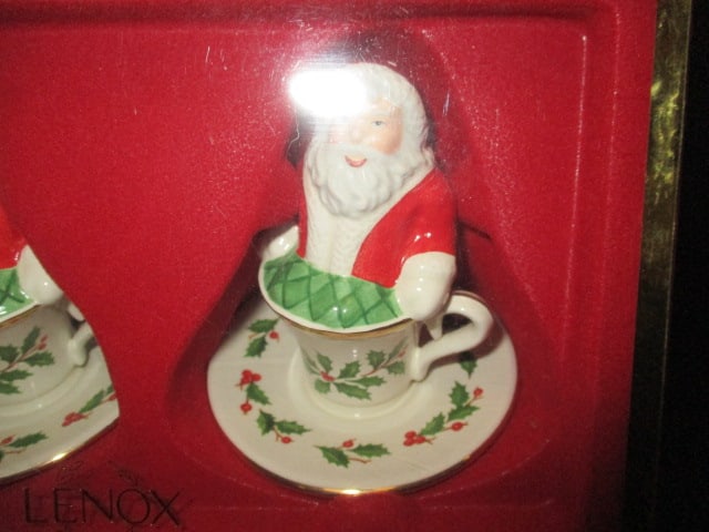 Lenox Mr. & Mrs. Claus Salt/Pepper Set - 2