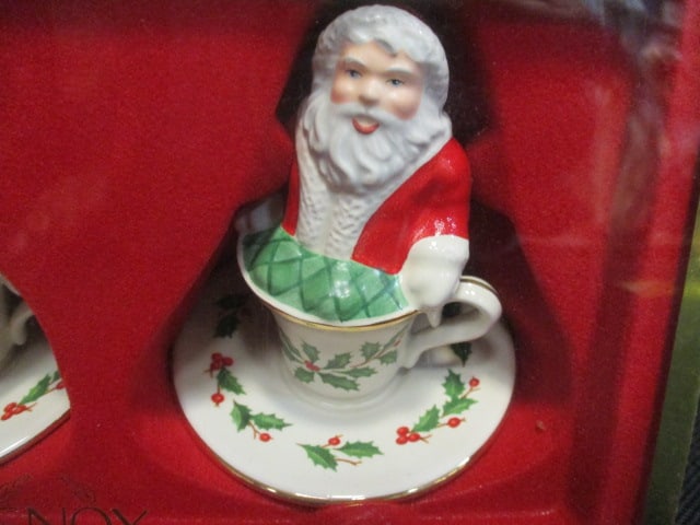 Lenox Mr. & Mrs. Claus Salt/Pepper Set - 3
