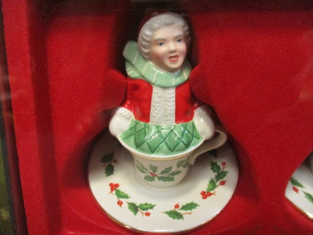Lenox Mr. & Mrs. Claus Salt/Pepper Set - 4