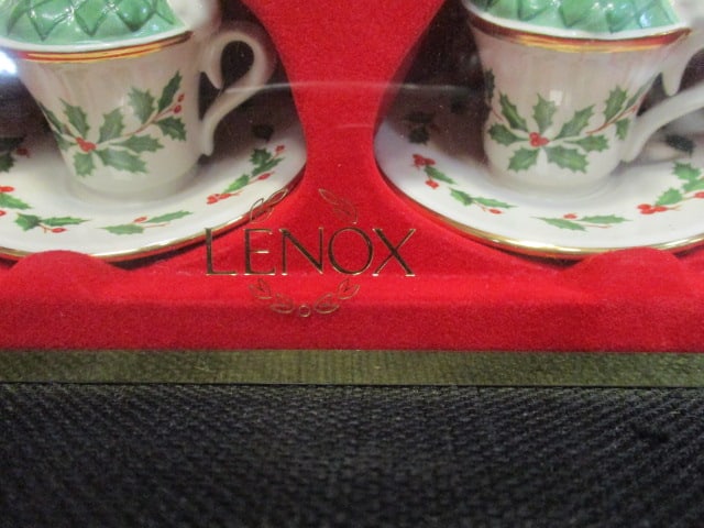 Lenox Mr. & Mrs. Claus Salt/Pepper Set - 5