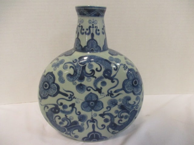 Chinese Blue/White Porcelain Moon Flask in Ming Style Design (1 of 5)