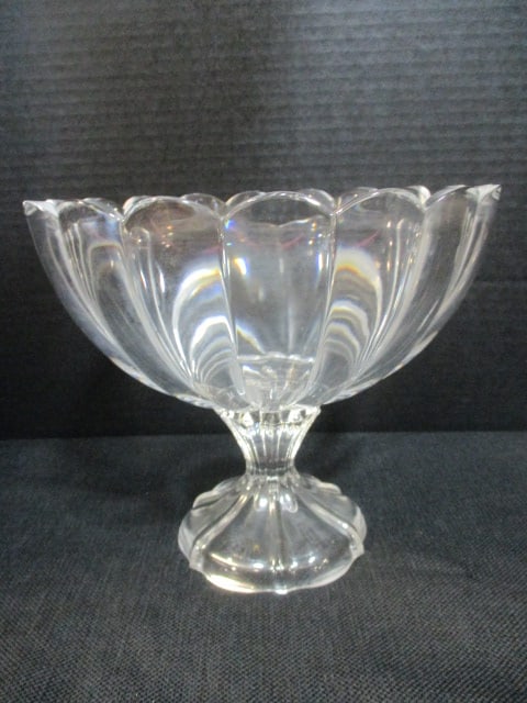Faceted Pedestal Crystal Fruit Bowl: 9 x 8