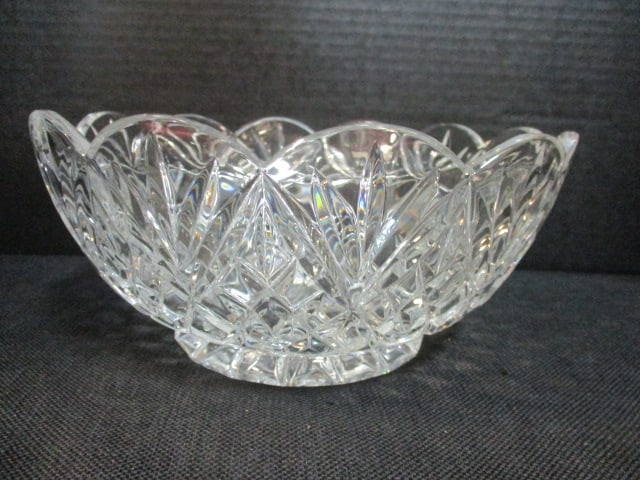 Cut Glass Lead Crystal Centerpiece Bowl w/Scalloped Rim: 10 x 4 1/2