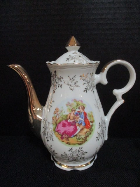 Courting Couple Porcelain Tea Set - 10